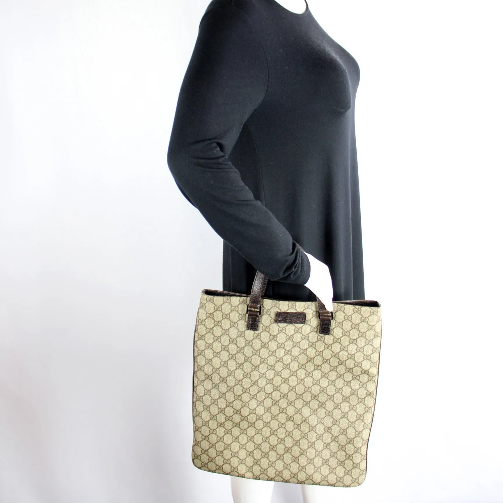 131258 GG Supreme Flat Tote